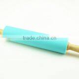 46018 Silicone Dough Pastry Flour Rolling Pin With Wooden Handle thumbnail-2