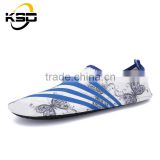2016 comfortable Unisex to skin with anti - slip and high elasticity swimming shoes
