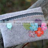 China Supplier Polyester Cell Phone Pouch Dollars Purse Cotton Fabric Funky Mobile Phone Case With Handstitched Flower Zipper thumbnail-2