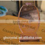 2015 New Design Crystal Crafts Souvenir Pink Crystal Hand Trophy