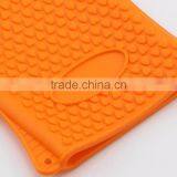 Heart Shaped Orange Silicone Oven Mitt thumbnail-3