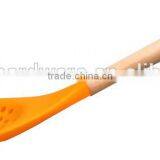 F01-4 2015 Hot Sale Silicone Kitchen Cooking Skimmer, Silicone Skimmer, Kitchen Skimmer With Wooden Handle thumbnail-4