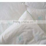 Supersoft Breathable Beautiful Aloe Vera Printed Quilt White thumbnail-2