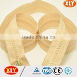 High Quality Shenzhen Xly Two Slider Two Way Open End Plastic Zipper thumbnail-5