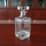 750ml Beautiful Embossed Square Glass Whiskey Decanter With Glass Lid thumbnail-2