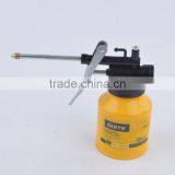 China Cheaper Oiler 250g Metal Oil Pot Lubricating and Oil Filter Tool of Auto Repair Tools thumbnail-2