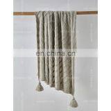 2020 Amazon Hot Sale Tufting Jacquard Chunky Handmade Knit With Chenile Tassel Throw Blanket