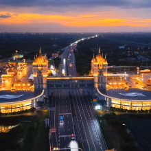 22 Sets of 800x1400mm Single-sided LED Pole Displays at the Baogu Lake Expressway Service Area in Wujin District, Changzhou, Jiangsu Province. thumbnail-5