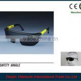 Adjustable Frame Black Lens Safety Glasses for Man