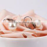 Guangzhou Factory Wholesale Elegant White Big Pearl Stud Earrings for Party thumbnail-3