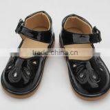 Manufacture 2016 New Arrival OEM Custom Leather Cute Newborn Squeaky Shoes Baby Girl Sandals thumbnail-5