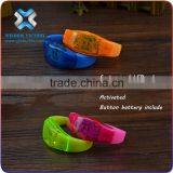2016 Hot Promotion LED Flashing Souvenir Bracelet For NEW YEAR As Gifts, Colorful Light Up Souvenir Bracelet For Business Promot