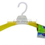 Stretch Plastic Clothes Hanger-HMT6618