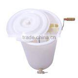 2016 Promotion 2 Frames Plastic Manual Honey Extractor