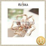 ALLOY HOLLOW FLOWER PEARL BROOCH GOLD PLATED