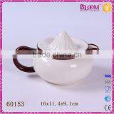 White Small Ceramic Apple Decal Desgin Manual Juicer thumbnail-3