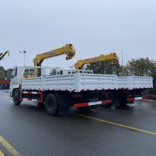 Dongfeng 5-ton Crane Mounted Lifting and Transportation Vehicle thumbnail-4