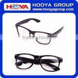 Round Flat Sunglasses With Black and Transparent Lenses thumbnail-1