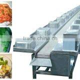 Wiping material conveyor