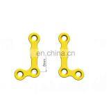 Производитель ортопедических имплантатов высокого качества. Медицинский имплантат - челюстно-лицевая пластина 2.0 мм, сертифицированная по стандарту CE, максимальный угол 100 градусов