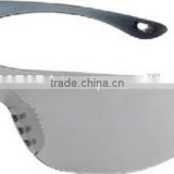 Trusco reliable safety goggle with anti fog lenses for various workplaces