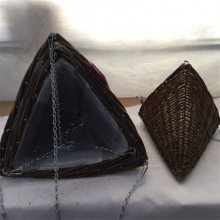 China Supplies High Quality Large Size Hand Woven Willow Basket With Handle thumbnail-1