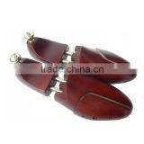 Double Tube Wooden Material Shoe Tree Type Brown Color Environmental Painted Pine Wood Shoe Tree