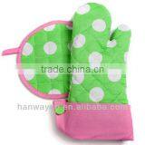 Oven Mitt & Hot Pad Set thumbnail-1