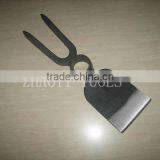 30020105 High Quality Round or Oval Hole Two Tines Forging Weeding Fork Garden Hoe thumbnail-1