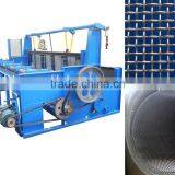 Crimped wire mesh weaving machine