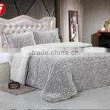 Comforter Bed Linen and Quilt Cover Set Made of Faux Fur Fabric