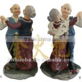 2014 Resin hot sale dancing love couple figurine for wedding souvenirs