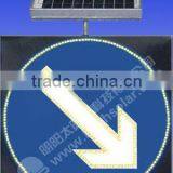 Solar Powered Traffic Light, Automatically Lighting at Night and Recharge at Day thumbnail-1