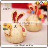 Thin Rabbit Rabbit Couples Rustic Style to Pick a Flower thumbnail-2