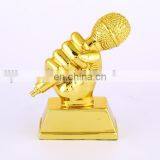 2016 Golden Microphone Trophy Resin Cup for Good Singer Wholesale