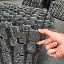 China Hex Steel Mesh Hexmesh for Refractory SS304 SS210 Hex Metal Refractory Supplier for Lining Ducts thumbnail-1