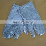 China Manufacturer Three Finger Aluminiumed Heat Resistant Gloves thumbnail-3