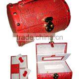 COSMETICS CASE IN STYLISH DESIGN WITH LOCK thumbnail-1