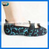 China Custom Woman Neoprene Non Slip Sock Manufacturer thumbnail-2