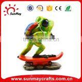 Oem Cheap Resin Skating Frogs Statue for Decoration thumbnail-1