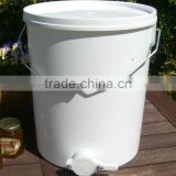 Beekeeping equipment honey tank with plastic honey gate valve
