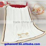 High Quality Overlocking Embroidered Baby Fleece Blanket thumbnail-3