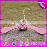 Новый дизайн 2017 года. Прекрасные розовые деревянные вешалки для детской одежды W09B071 thumbnail-6