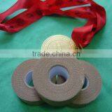 ( S ) Rigid Porous Zinc Oxide Glue Rayon Sports Strapping Tape Gold Supplier thumbnail-1