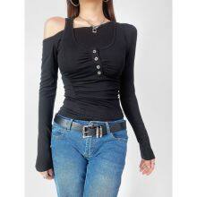 Sexy Girl Wearing Multiple Layers With a Necklet, a Strapless Backless Top, a Short-sleeved Top With a V-neck and a Long-sleeved Base Layer T-shirt for Autumn Fashion Sets, Trendy and Stylish. thumbnail-2