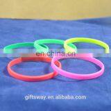 China Manufacture OEM Design Good Promotional Gifts Personalized Silicone Bracelets thumbnail-3