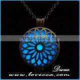 European Hot Sale Beautiful Glow in the Dark Necklace Heart Pendants thumbnail-5