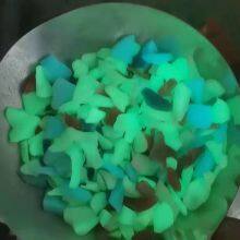 Wholesale Luminous Stones Glow in Dark Luminous Stone Crushed Glass Chips for Terrazzo Concrete Floor Stones Aquarium Luminous