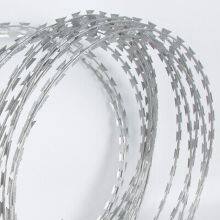 Dicke Rasierdrahtplatte mit drei Spiralen, umweltfreundliches Stacheldrahtgitter für Gefängnisse, geschweißtes Rasierdrahtgitter mit Spikes thumbnail-2
