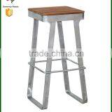 Industtrial Steel Legs Wooden Seat Bar Stool Outdoor